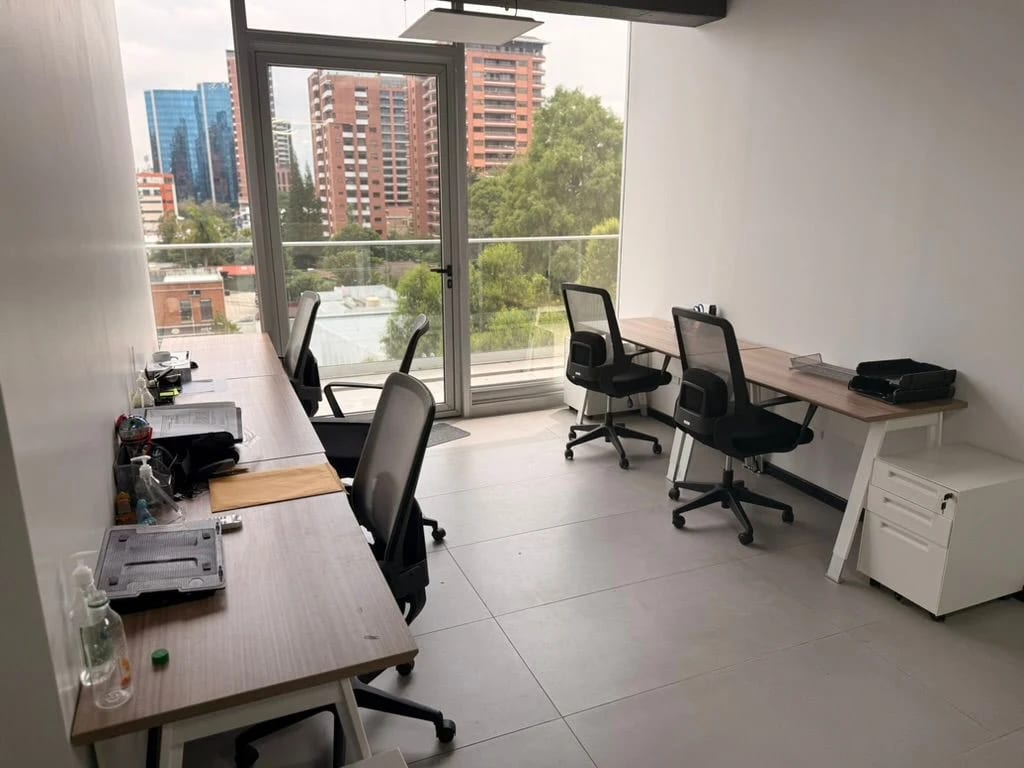 Oficina en Venta Edificio Vasanta zona 10 — foto 5 de 8