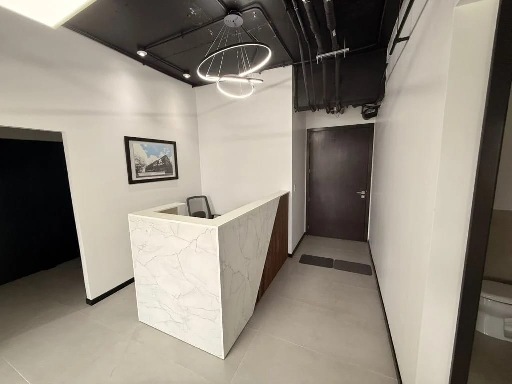 Oficina en Venta Edificio Vasanta zona 10 — foto 6 de 8